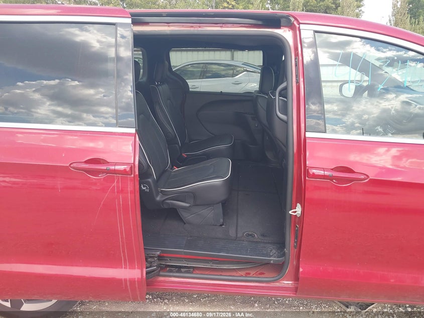2027 CHRYSLER PACIFICA auction photo 8