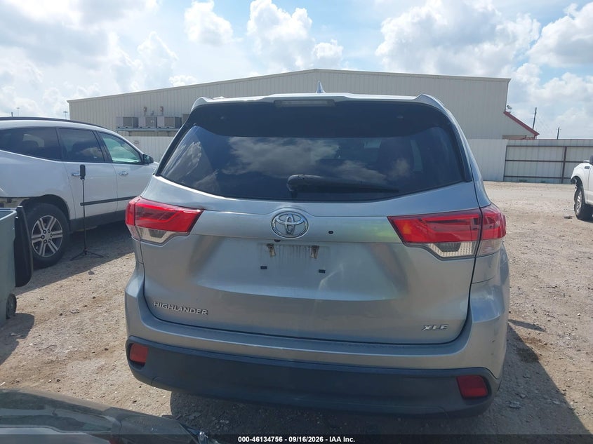 TOYOTA HIGHLANDER - zdjęcie 17