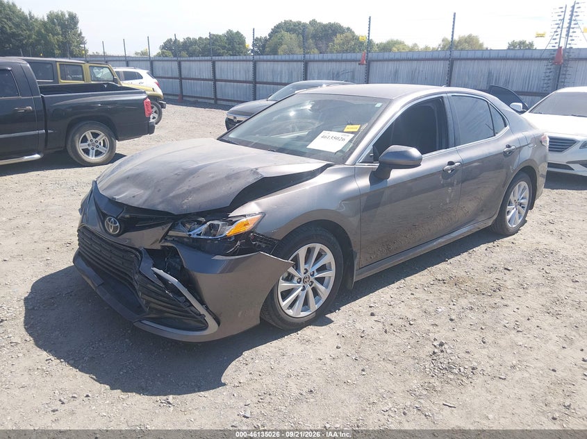 2021 Toyota Camry Le, Front End, IAAI, VIN 4T1C11AK5MU561417 — photo 2