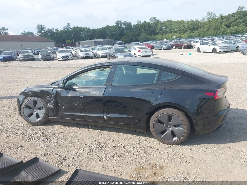 TESLA MODEL 3 - zdjęcie 13