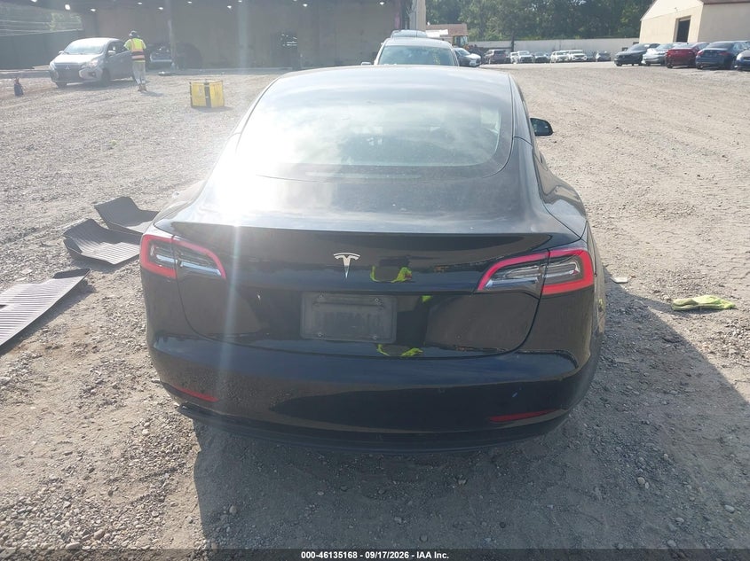 TESLA MODEL 3 - zdjęcie 15