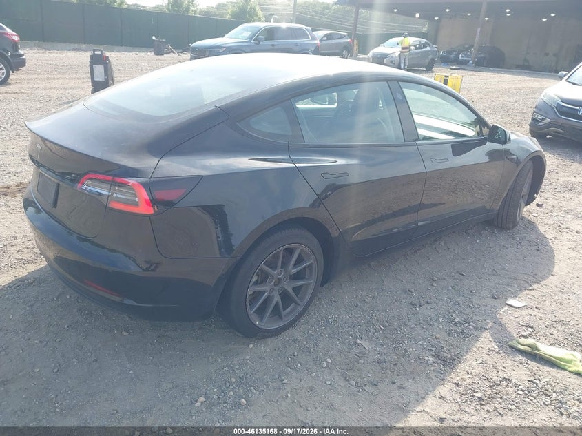 TESLA MODEL 3 - zdjęcie 4