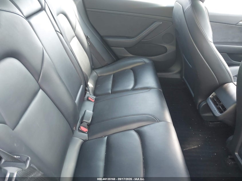 TESLA MODEL 3 - zdjęcie 8
