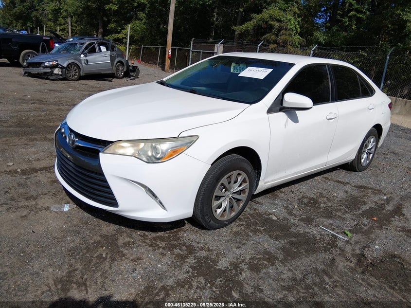 2015 Toyota Camry, Right Front, IAAI, VIN 4T1BF1FK8FU947600 — photo 2