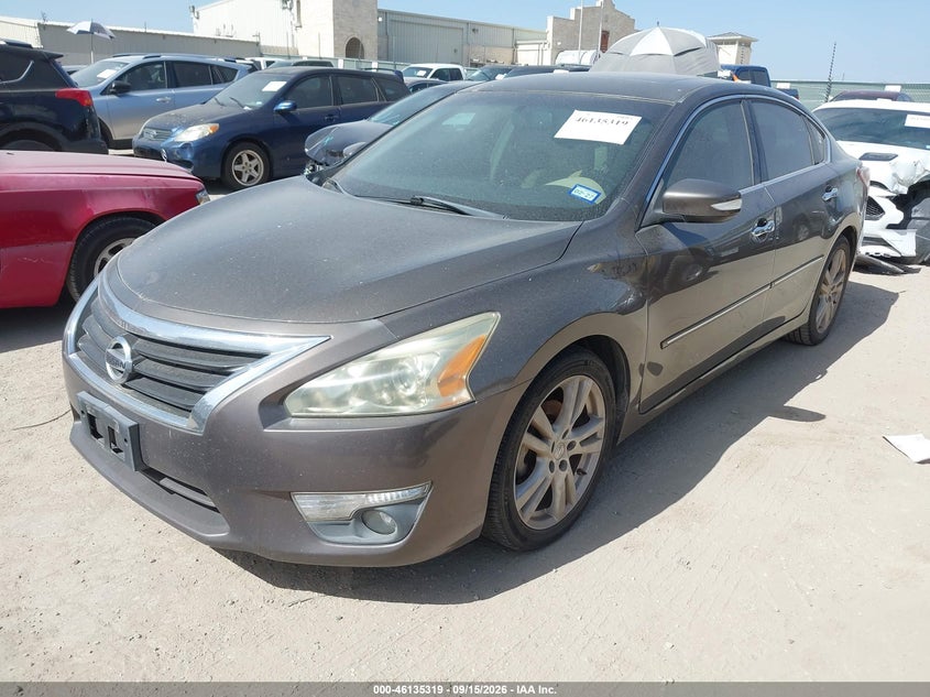 2013 Nissan Altima, Normal Wear & Tear, IAAI, VIN 1N4BL3AP2DC210879 — photo 2