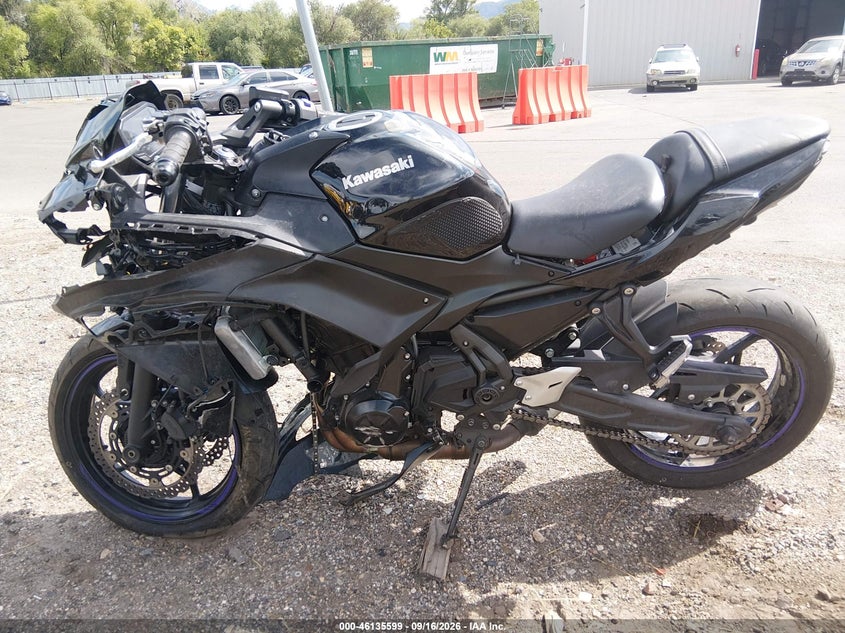 KAWASAKI EX650 2025