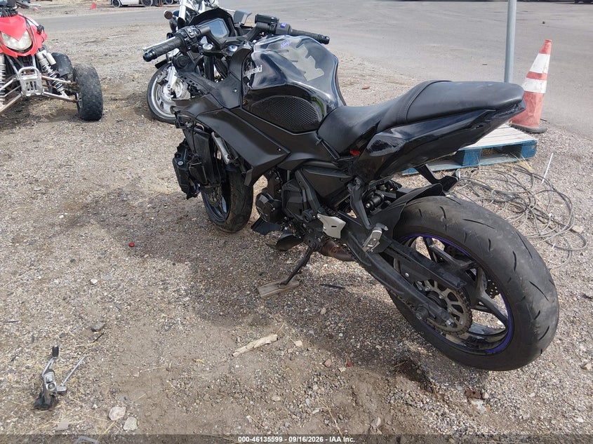 KAWASAKI EX650 2025