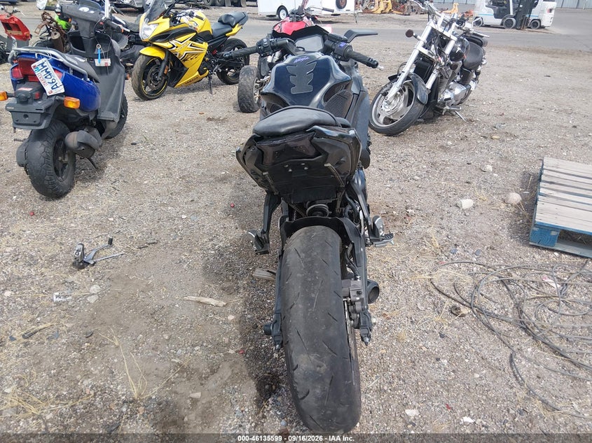 KAWASAKI EX650 2025