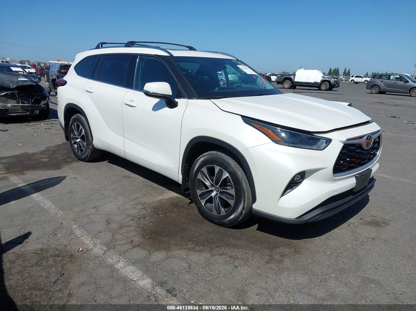 Vin: 5tdhzrbh4ms102677, lot: 46635568, toyota highlander xle 2021 img_1