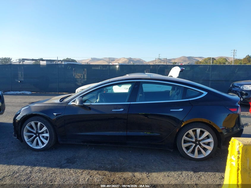 TESLA MODEL 3 - zdjęcie 13