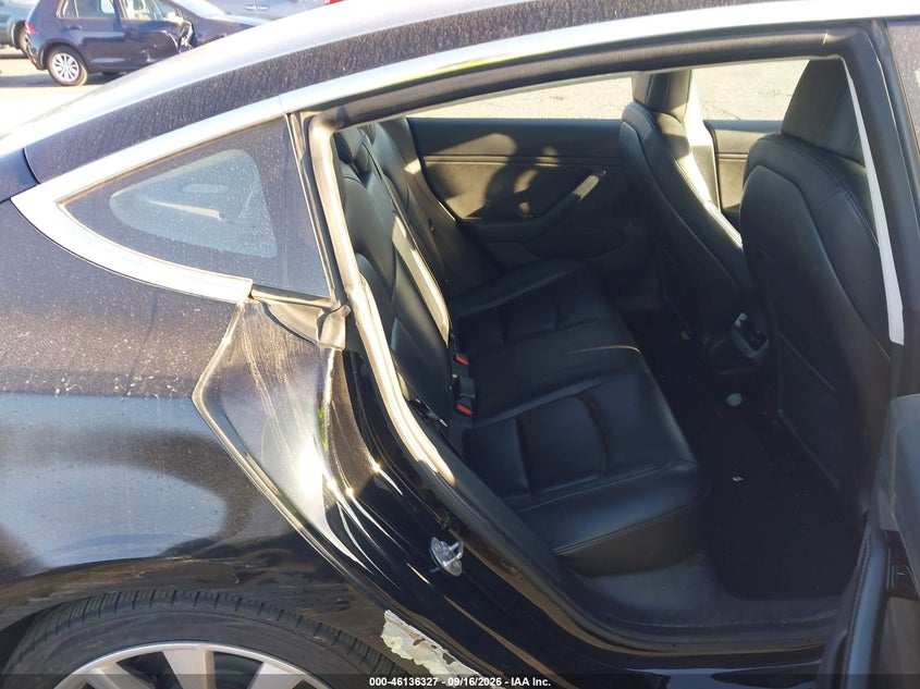 TESLA MODEL 3 - zdjęcie 8