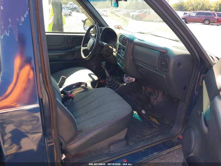 2000 CHEVROLET S-10 auction photo 5
