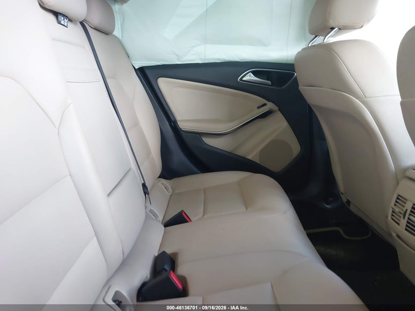 MERCEDES-BENZ GLA 250 - zdjęcie 8