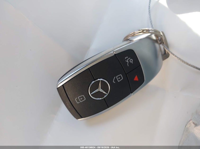 2022 MERCEDES-BENZ GLC 300 4MATIC SUV · Фото 11