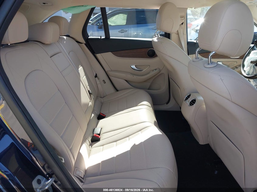 2022 MERCEDES-BENZ GLC 300 4MATIC SUV · Фото 8