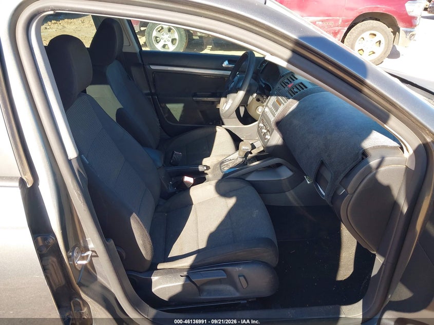 2010 VOLKSWAGEN JETTA auction photo 5