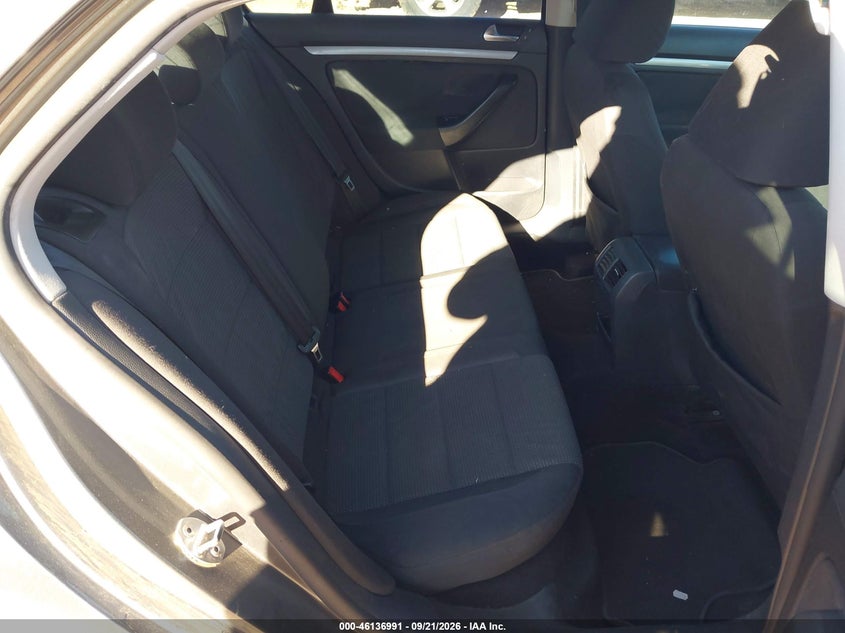 2010 VOLKSWAGEN JETTA auction photo 8
