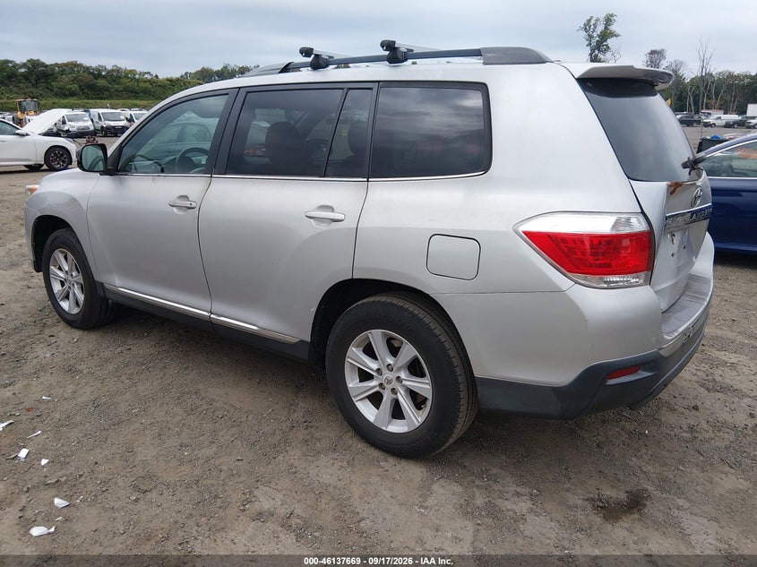 2012 TOYOTA HIGHLANDER BASE V6 · Фото 3