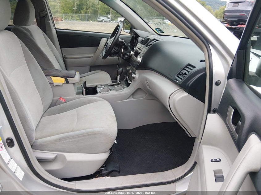 2012 TOYOTA HIGHLANDER BASE V6 · Фото 5