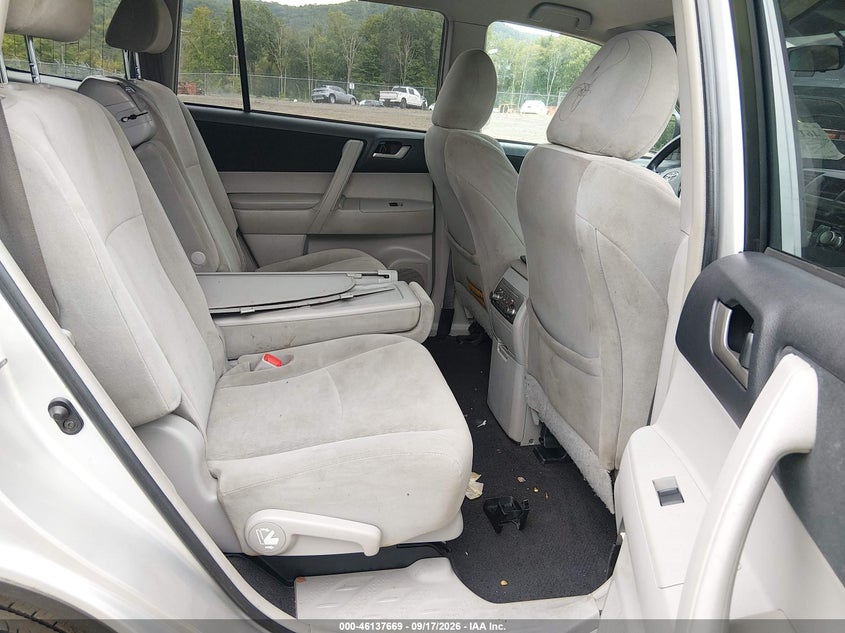 2012 TOYOTA HIGHLANDER BASE V6 · Фото 8