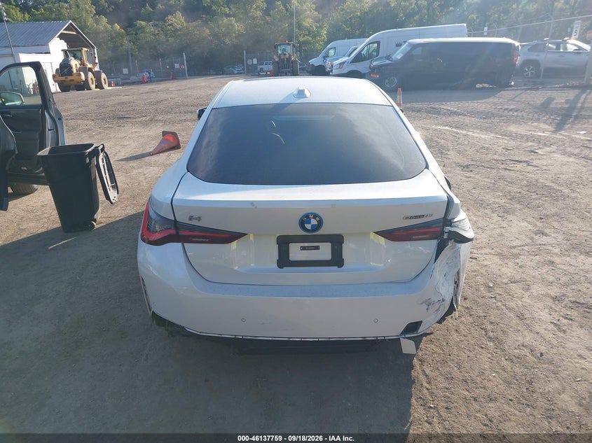 BMW I4 GRAN COUPE - zdjęcie 16