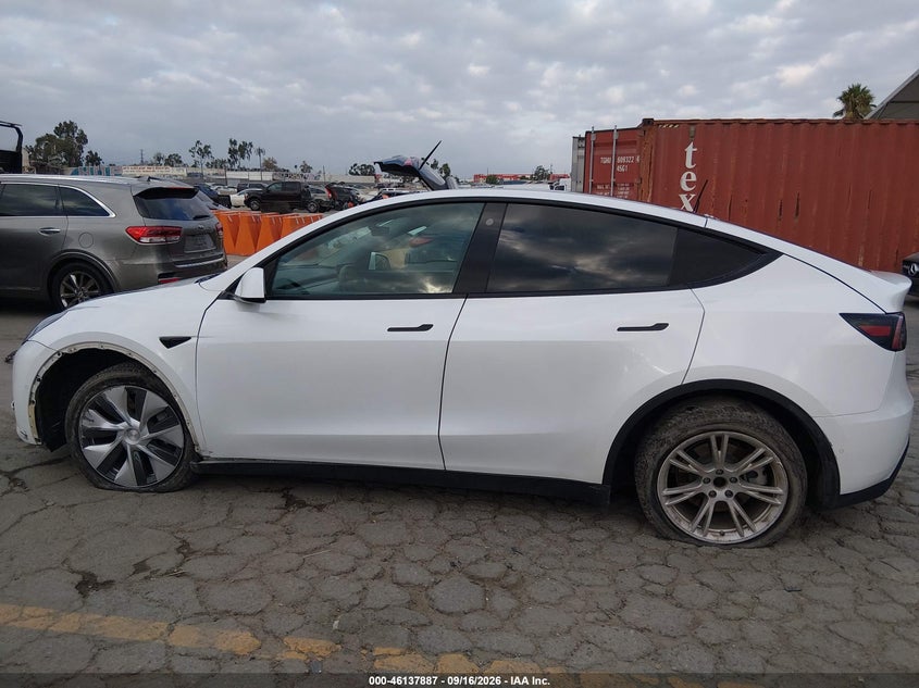 TESLA MODEL Y - zdjęcie 15