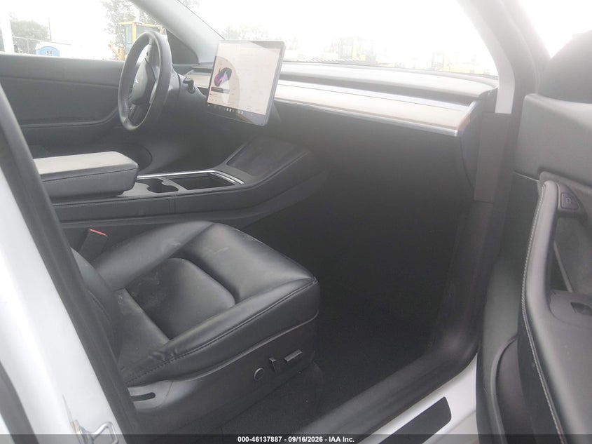 TESLA MODEL Y - zdjęcie 5