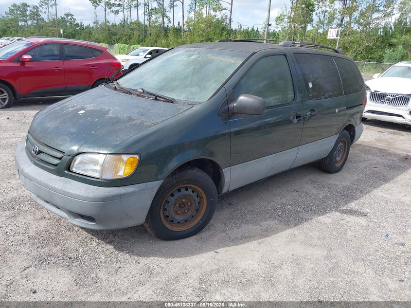 2001 TOYOTA SIENNA auction photo 2