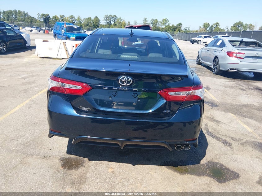 TOYOTA CAMRY - zdjęcie 17