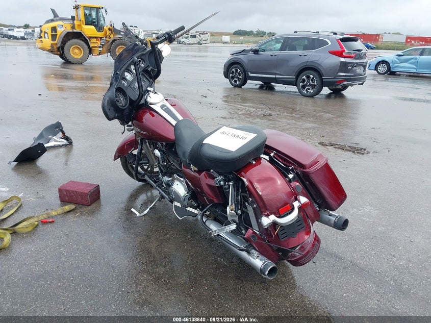 HARLEY-DAVIDSON FLHX 2015