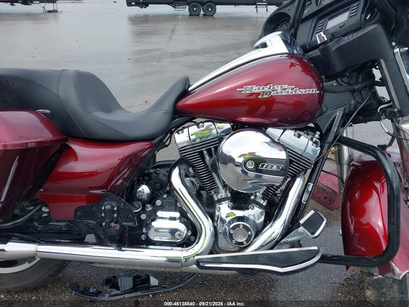 HARLEY-DAVIDSON FLHX 2015