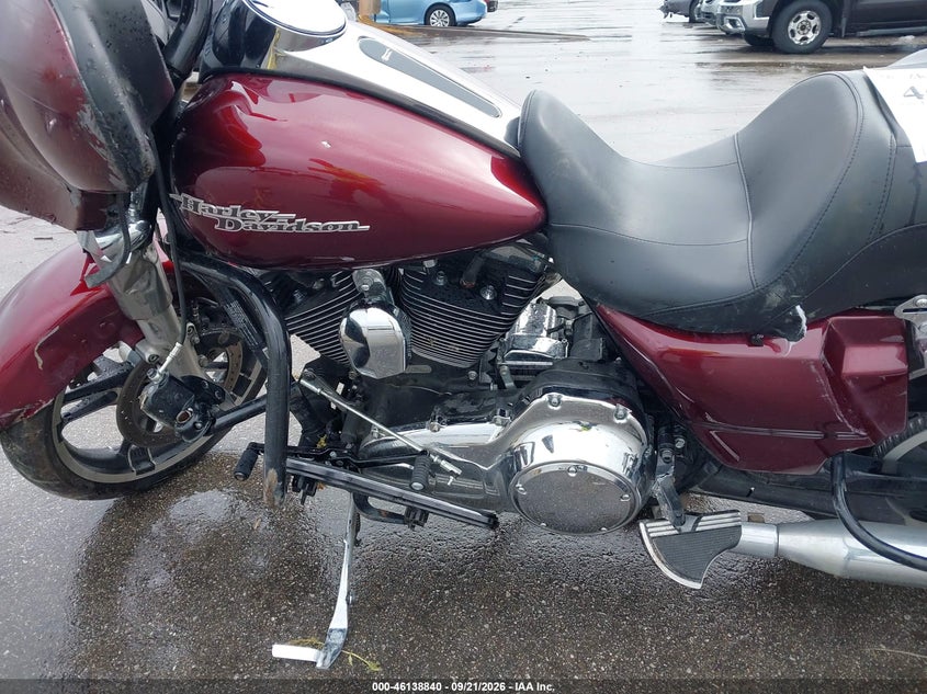 HARLEY-DAVIDSON FLHX 2015