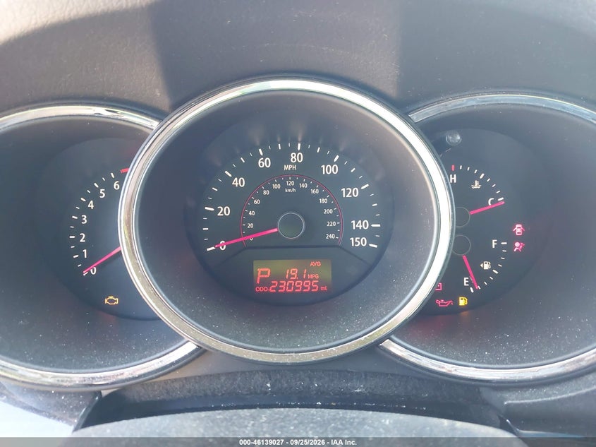 KIA SORENTO 2011 VIN 5XYKTCA12BG137768