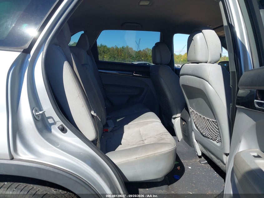 KIA SORENTO 2011 VIN 5XYKTCA12BG137768