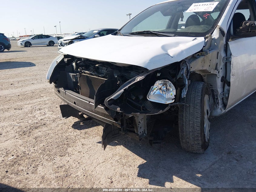 2017 NISSAN VERSA auction photo 6