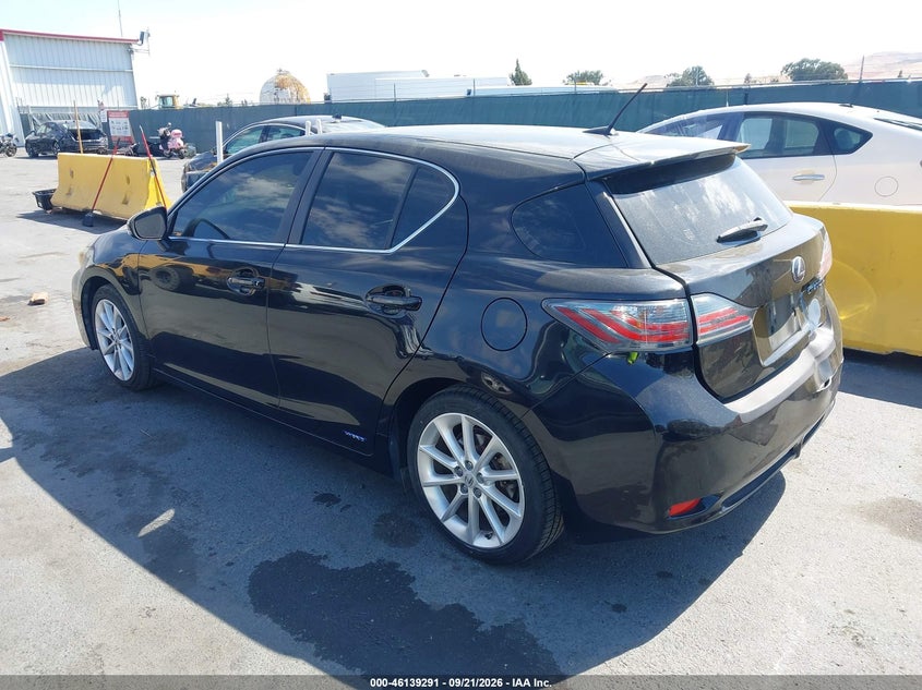 Vin: jthkd5bh5d2152457, lot: 46639027, lexus ct 200h 20133