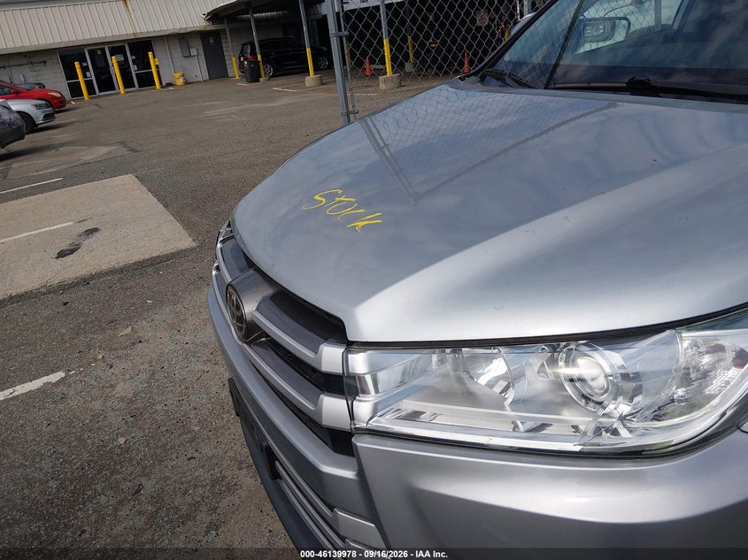 2019 TOYOTA HIGHLANDER auction photo 6