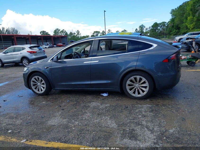 TESLA MODEL X - zdjęcie 13