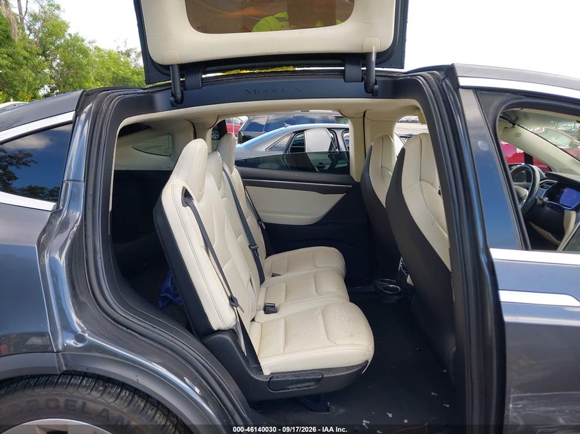 TESLA MODEL X - zdjęcie 8