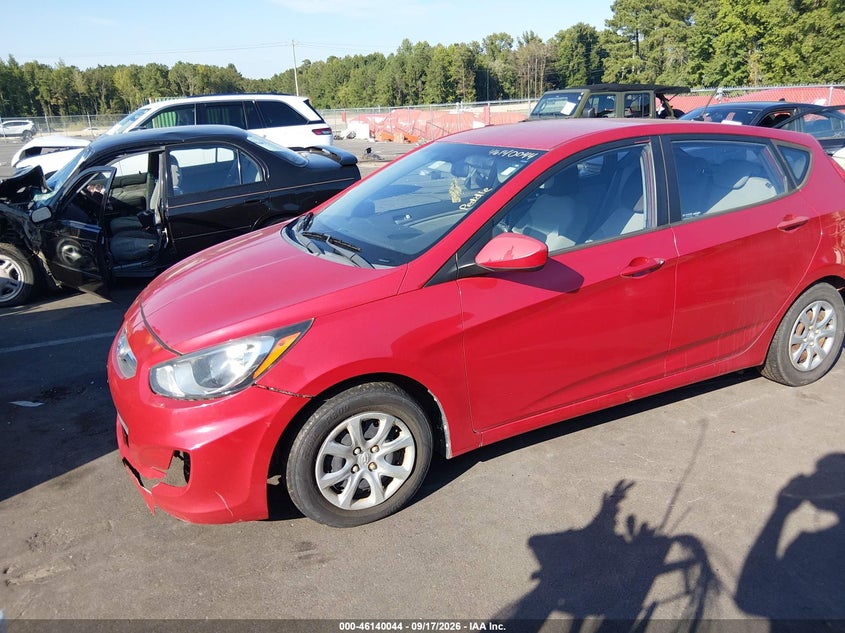 2013 Hyundai Accent, Звичайний знос, IAAI, VIN KMHCT5AEXDU118384 — фото 2
