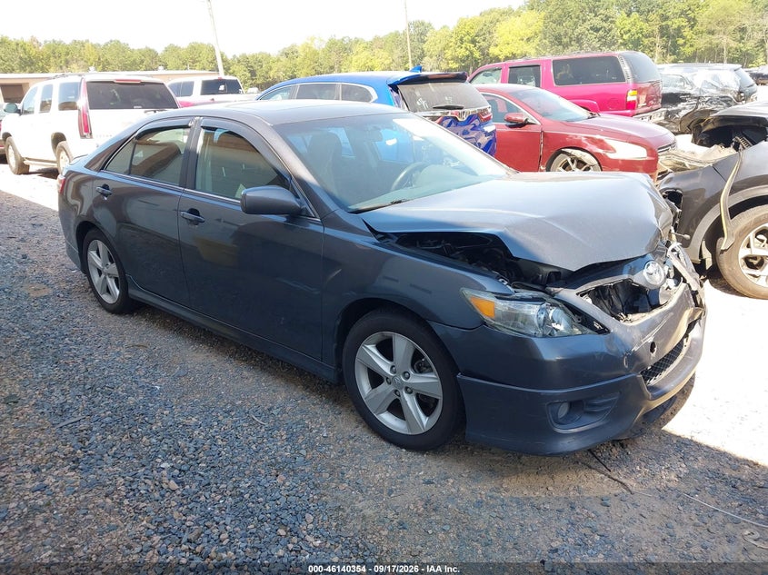 2011 TOYOTA CAMRY SE V6