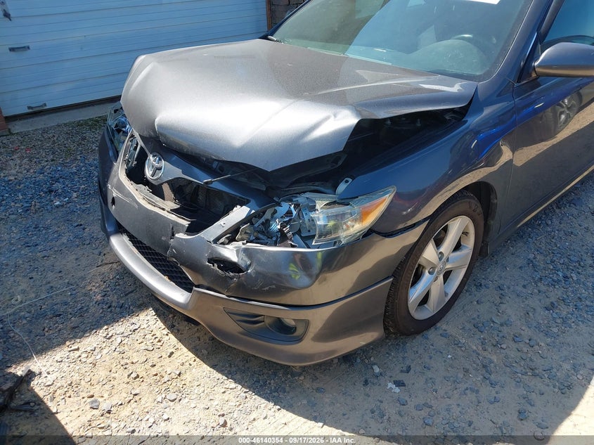2011 TOYOTA CAMRY SE V6 · Фото 6