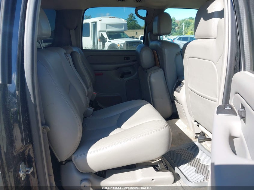 2004 CHEVROLET SUBURBAN 1500 auction photo 8