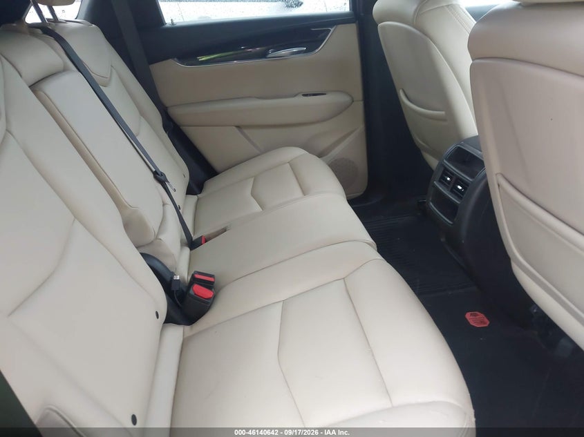 CADILLAC XT5 - zdjęcie 8