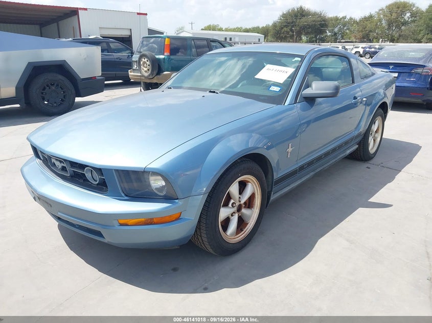 2007 Ford Mustang, Normal Wear & Tear, IAAI, VIN 1ZVFT80N375320273 — photo 2