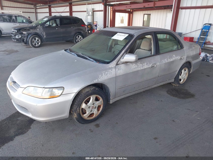 1998 Honda Accord Ex, Normal Wear & Tear, IAAI, VIN 1HGCG5554WA239338 — photo 2