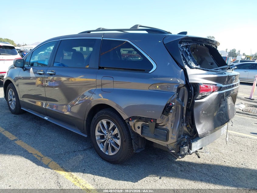 Vin: 5tdyrkec7ns131485, lot: 46641263, toyota sienna xle 20223