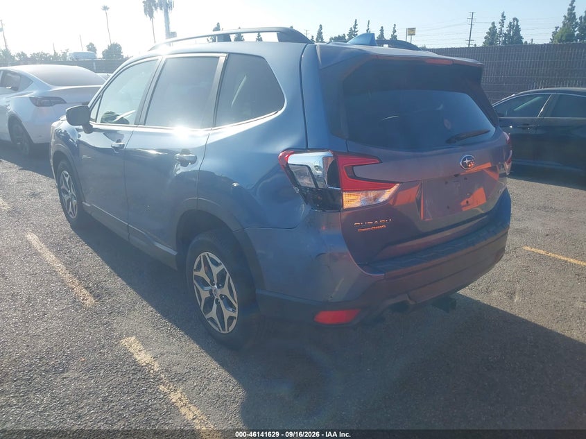 Vin: jf2skajc4lh500090, lot: 46641363, subaru forester premium 20203