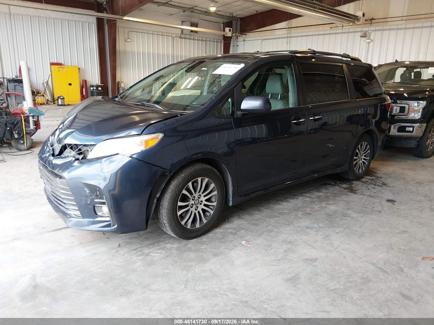 TOYOTA SIENNA - zdjęcie 2