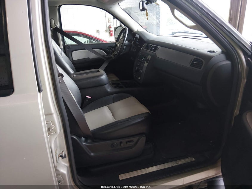 2008 CHEVROLET SUBURBAN 1500 auction photo 5